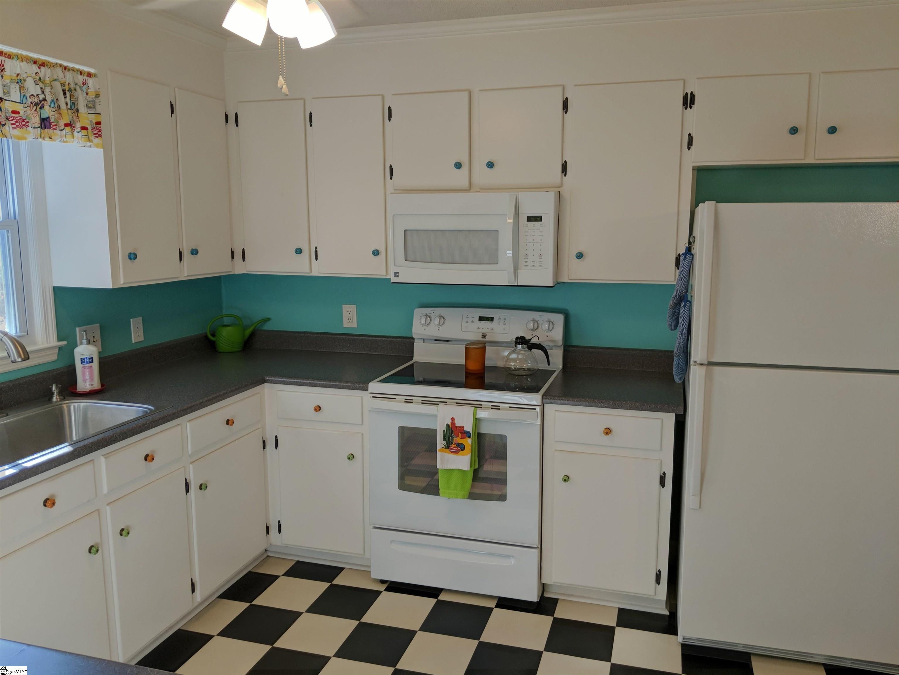 306 Great Glen Road Greenville, SC 29615 - Photo 3 of 23 Gallery Image 3