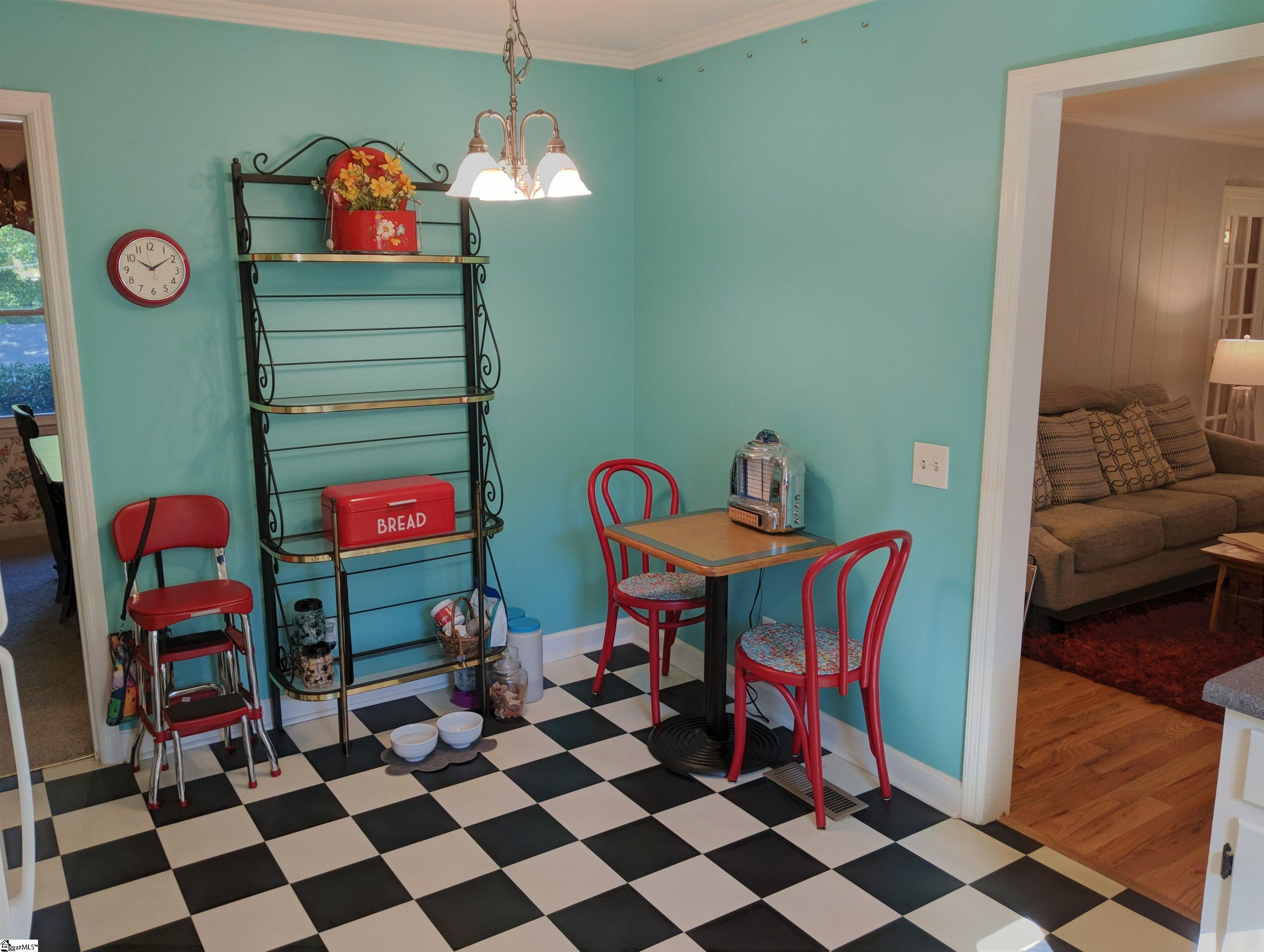 306 Great Glen Road Greenville, SC 29615 - Photo 4 of 23 Gallery Image 4
