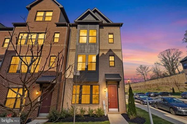 $860,000 | 2843 Hokie Lane, Alexandria, VA 22306