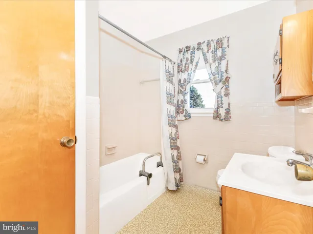 a bathroom with a tub