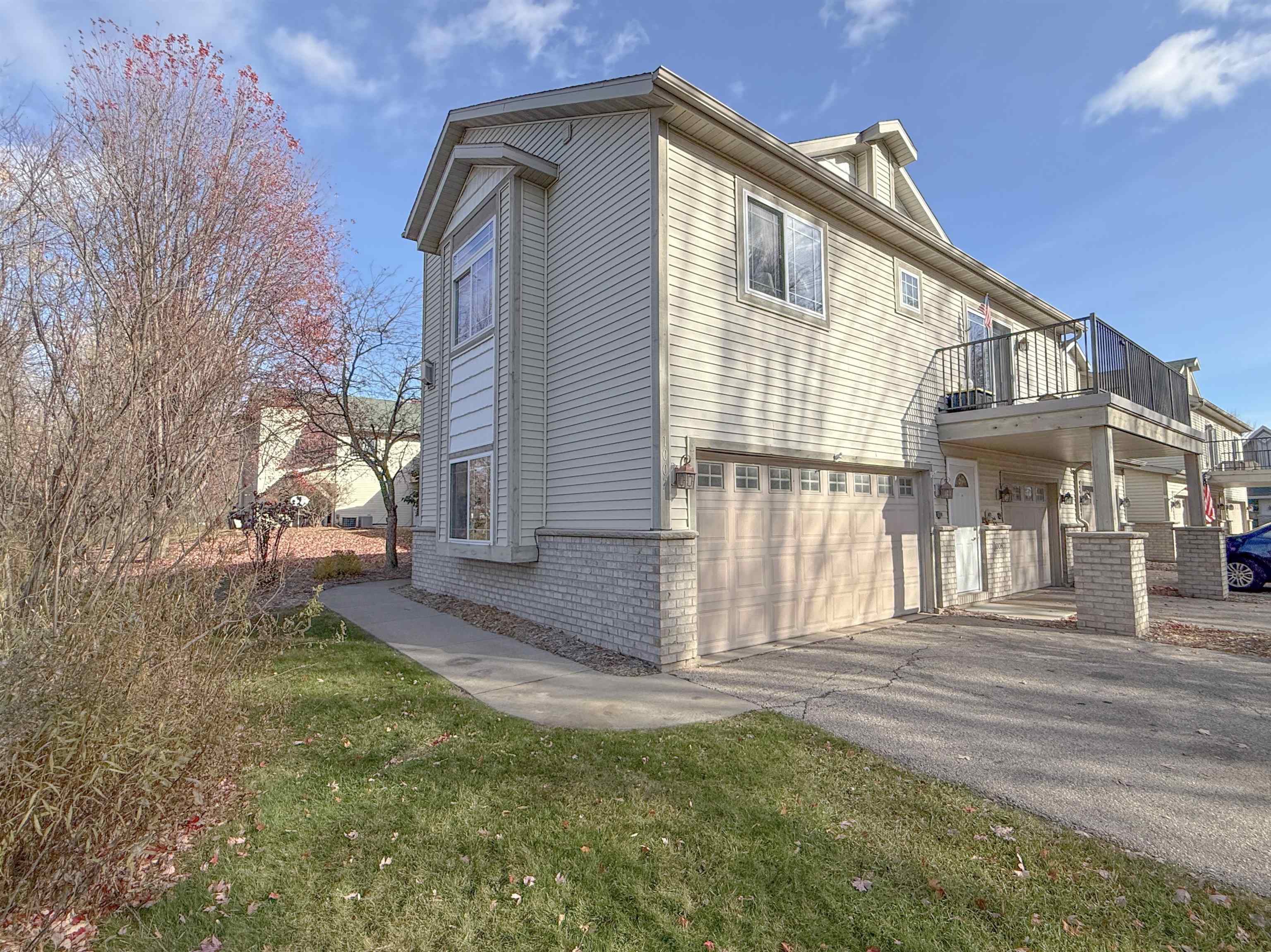 1007 Mallard Way Marinette, WI 54143 - Photo 2 of 17