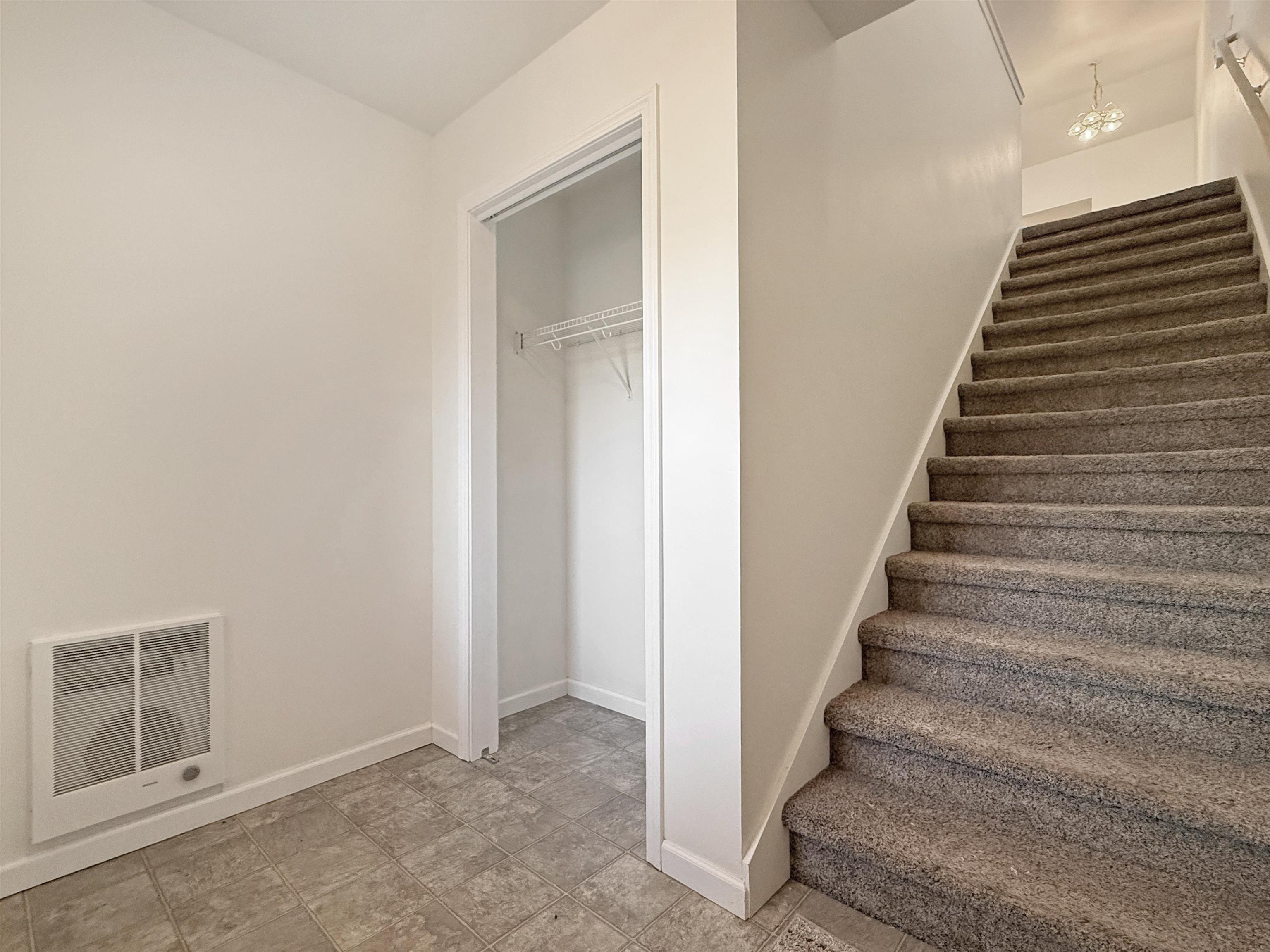 1007 Mallard Way Marinette, WI 54143 - Photo 4 of 17