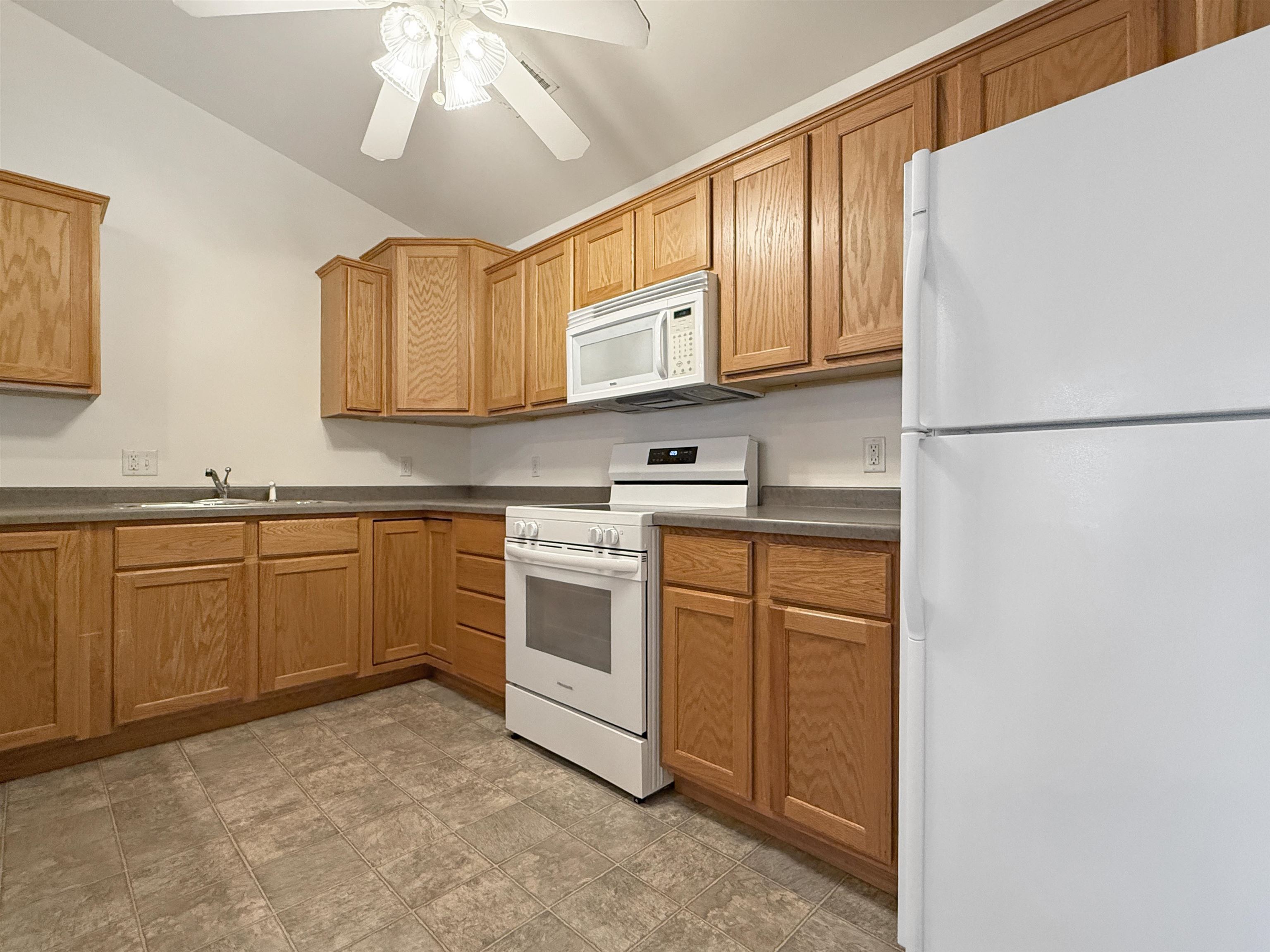 1007 Mallard Way Marinette, WI 54143 - Photo 7 of 17