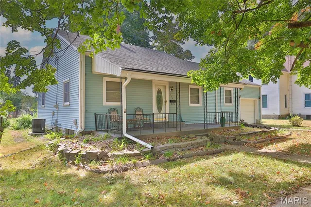 $59,900 | 115 West South Street, Nokomis, IL 62075