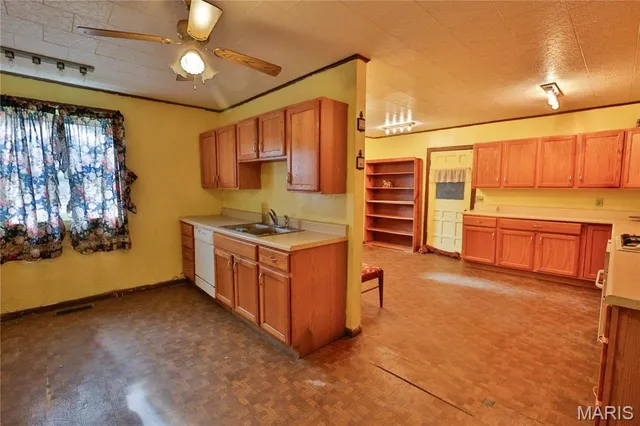 $59,900 | 115 West South Street, Nokomis, IL 62075