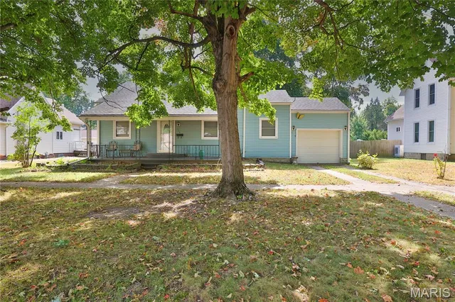 $59,900 | 115 West South Street, Nokomis, IL 62075