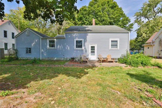 $59,900 | 115 West South Street, Nokomis, IL 62075