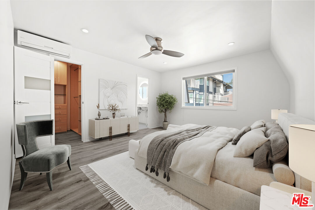 29 Yawl Street, Unit B Marina del Rey, CA 90292 - Photo 4 of 14 a spacious bedroom with a bed and a couch