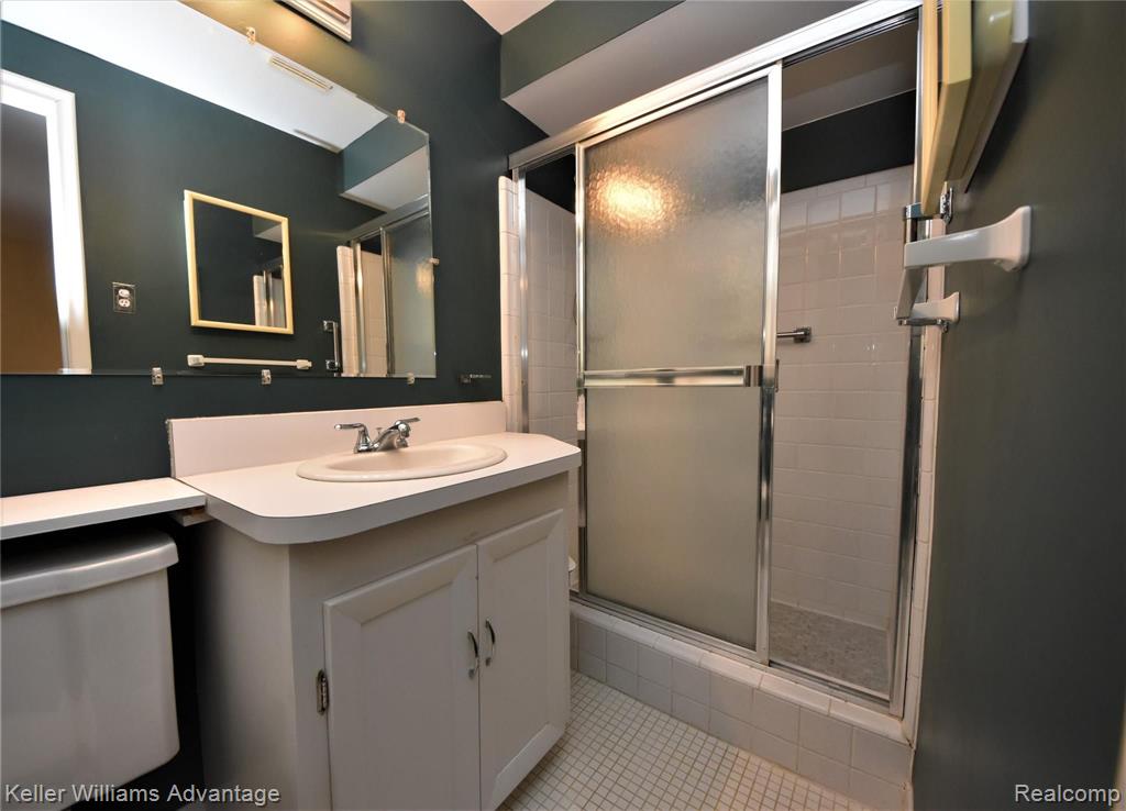 26137 Middlebelt Road Farmington Hills, MI 48334 - Photo 13 of 21