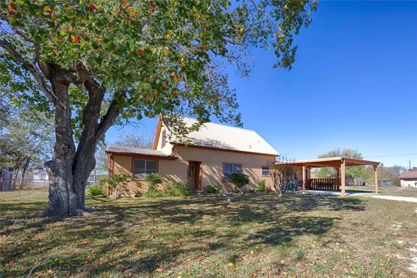 $189,000 | 602 East Post Office Street, Weimar, TX 78962