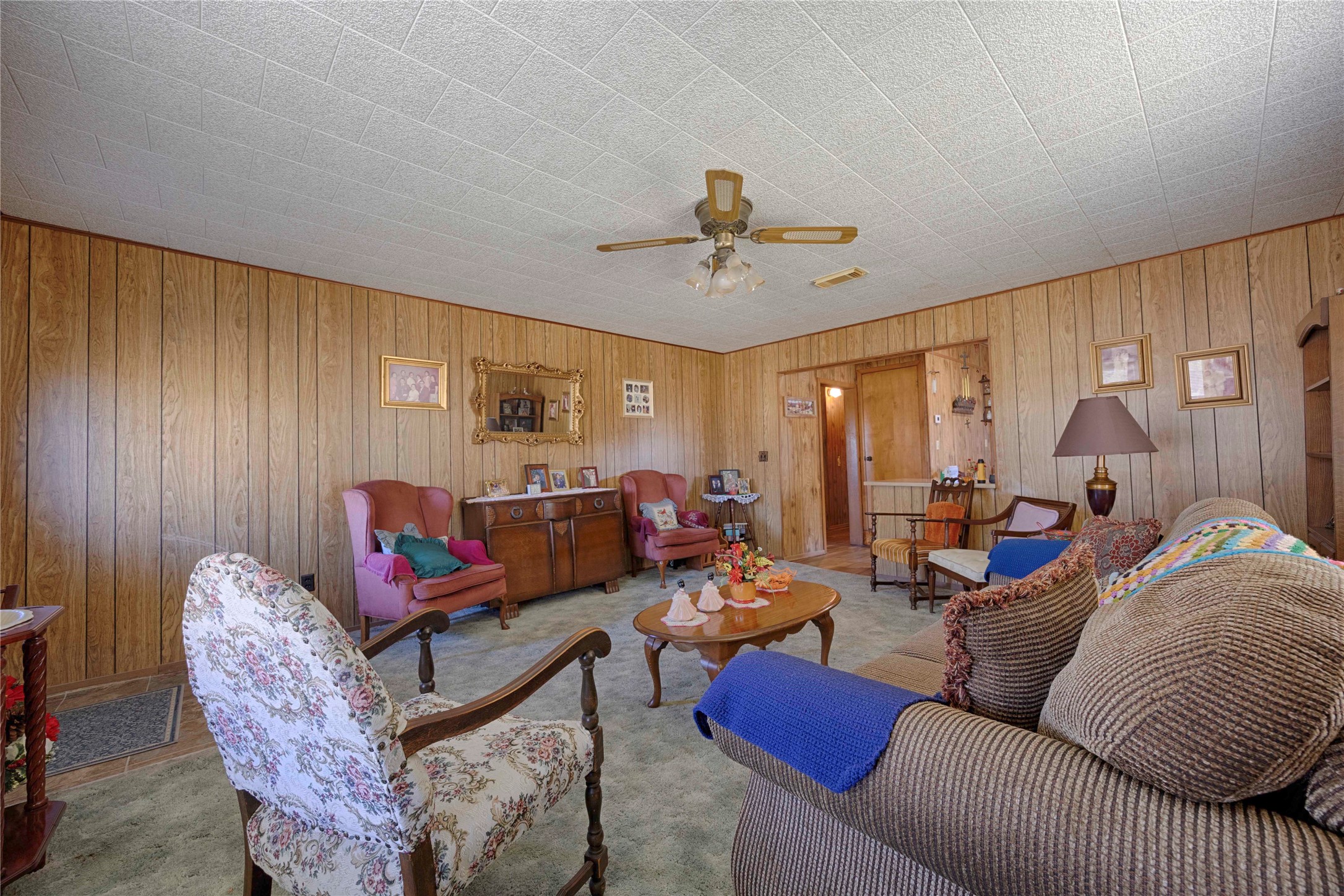 602 East Post Office Street Weimar, TX 78962 - Photo 7 of 21 a living room with furniture and a window