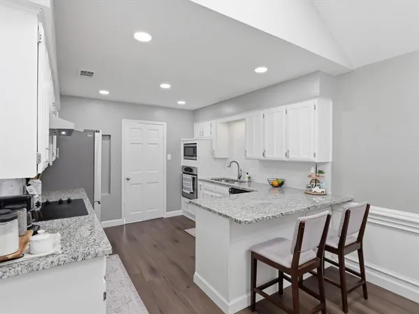 $435,000 | 3109 Emerald Street, Bedford, TX 76021