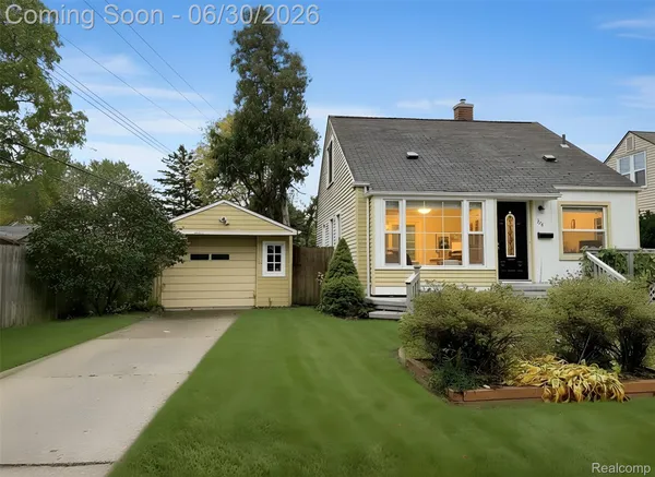 $2,025 | 318 Devillen Avenue, Royal Oak, MI 48073