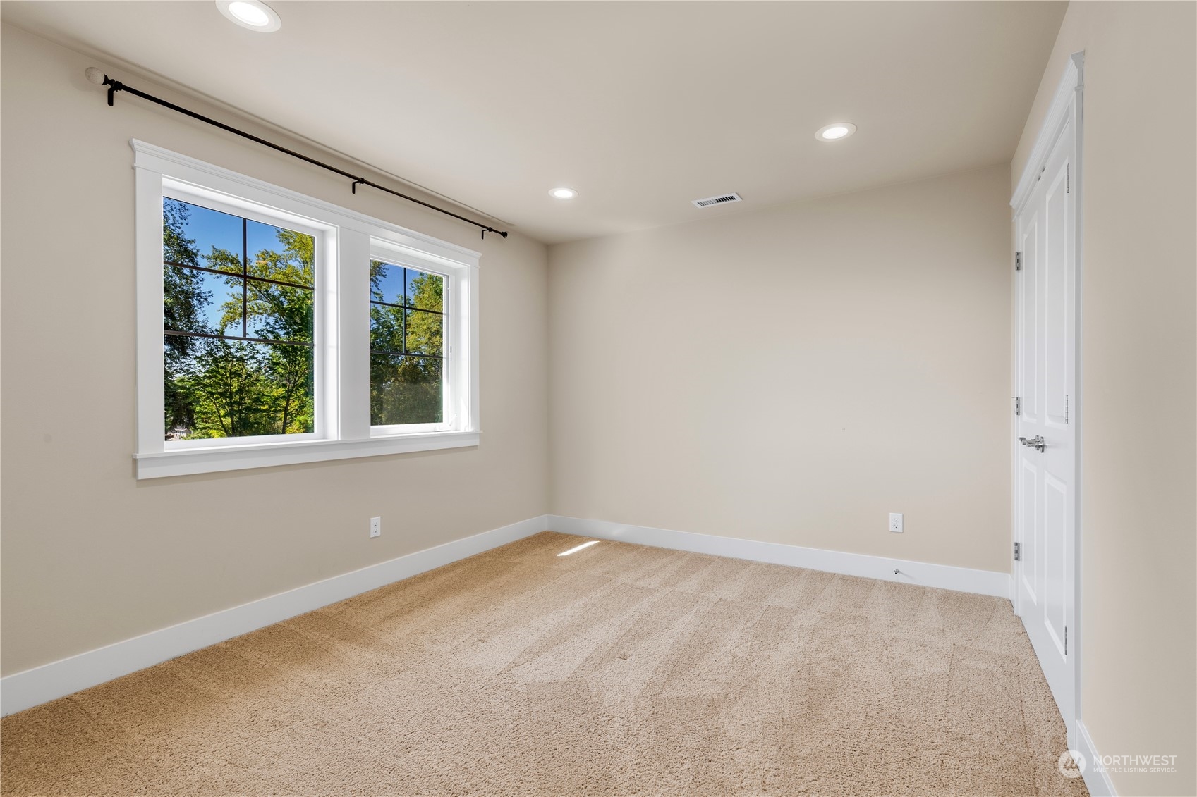 24022 Meridian Avenue South Bothell, WA 98021 - Photo 21 of 36 an empty room with a window