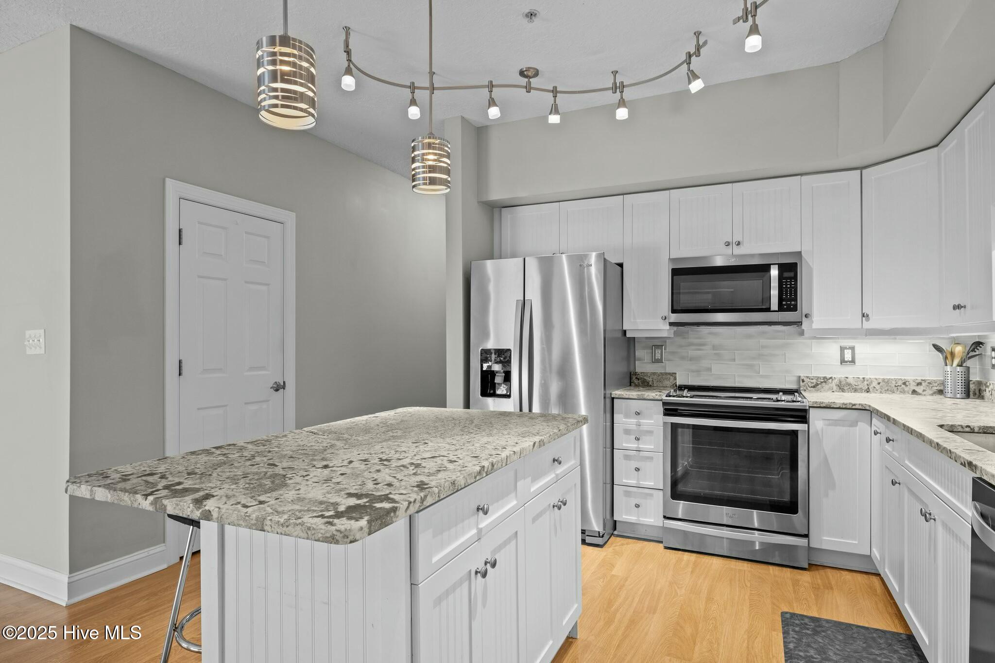 200 Lighthouse Lane, Unit B1 Cedar Point, NC 28584 - Photo 10 of 42 Kitchen