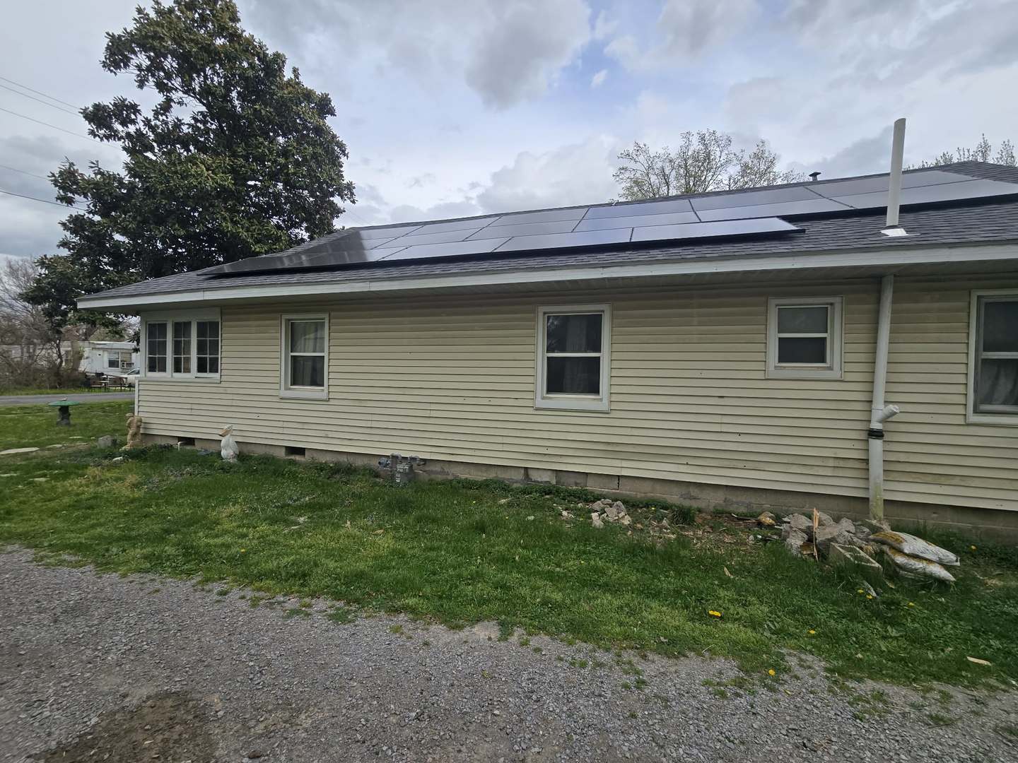 208 West Bryan Street Herrin, IL 62948 - Photo 21 of 27 a front view of a house with garden