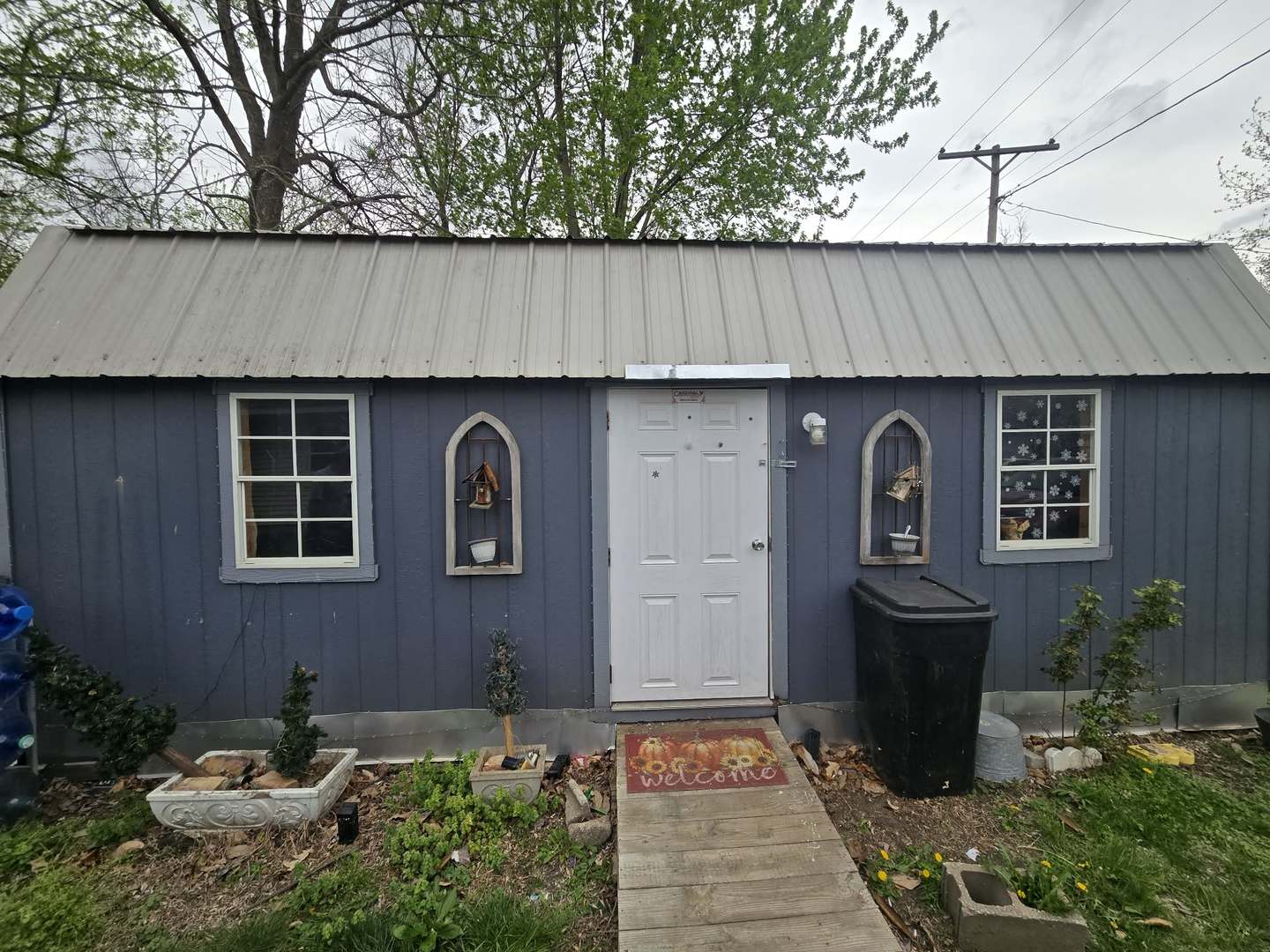 208 West Bryan Street Herrin, IL 62948 - Photo 23 of 27 a front view of a house with garden