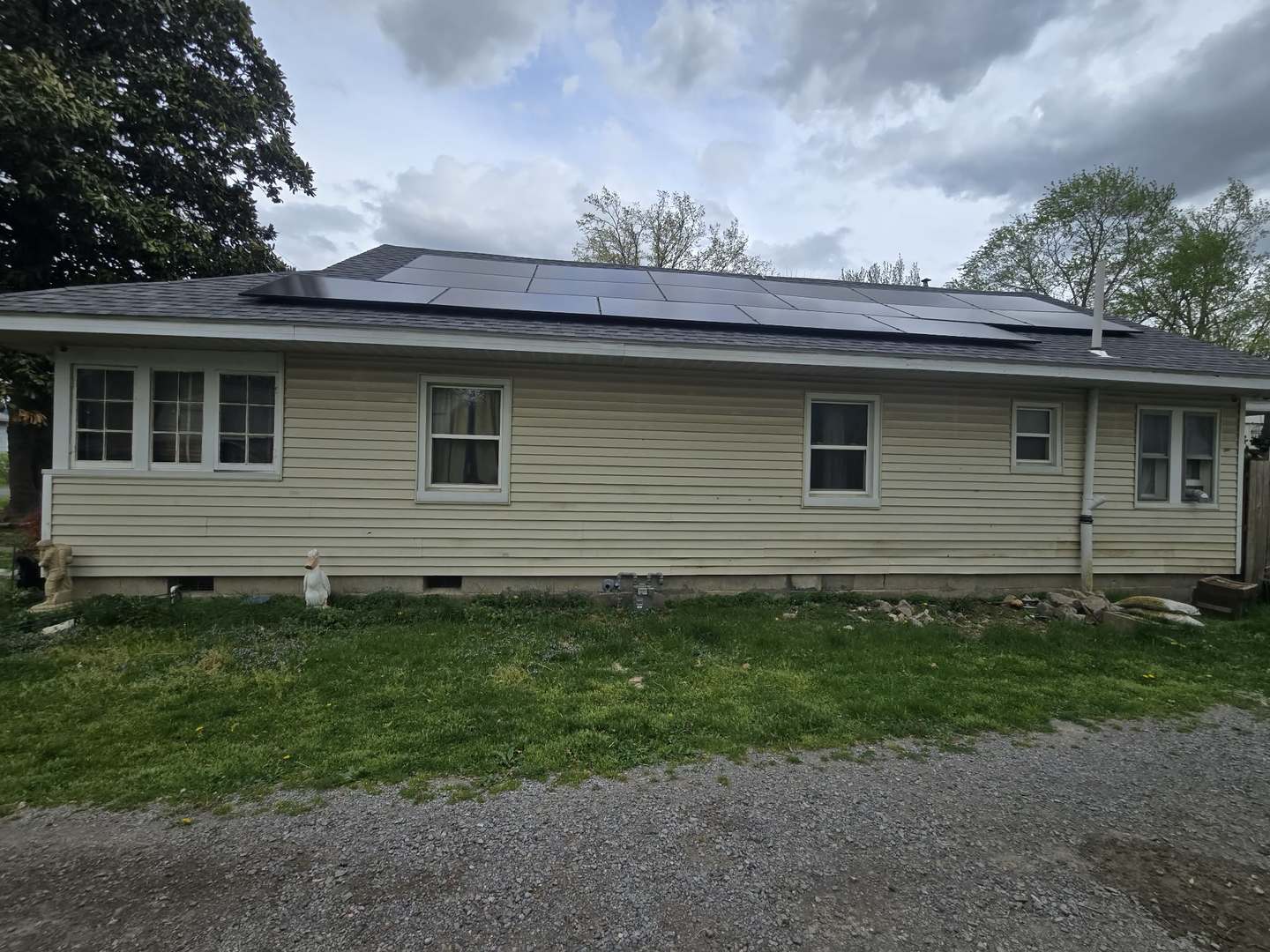 208 West Bryan Street Herrin, IL 62948 - Photo 3 of 27 a backyard of a house with lots of green space