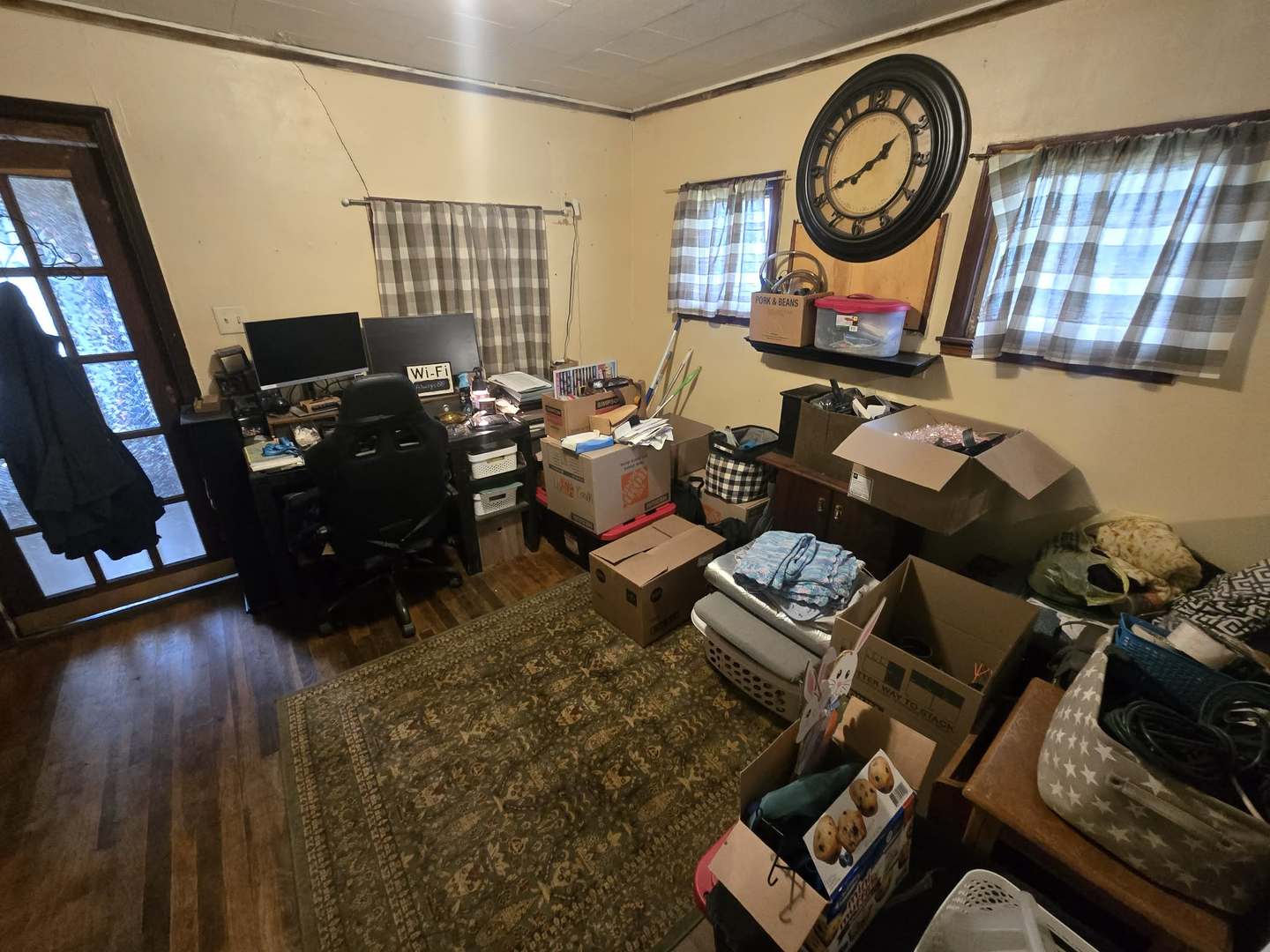 208 West Bryan Street Herrin, IL 62948 - Photo 5 of 27 a living room with furniture and a mirror