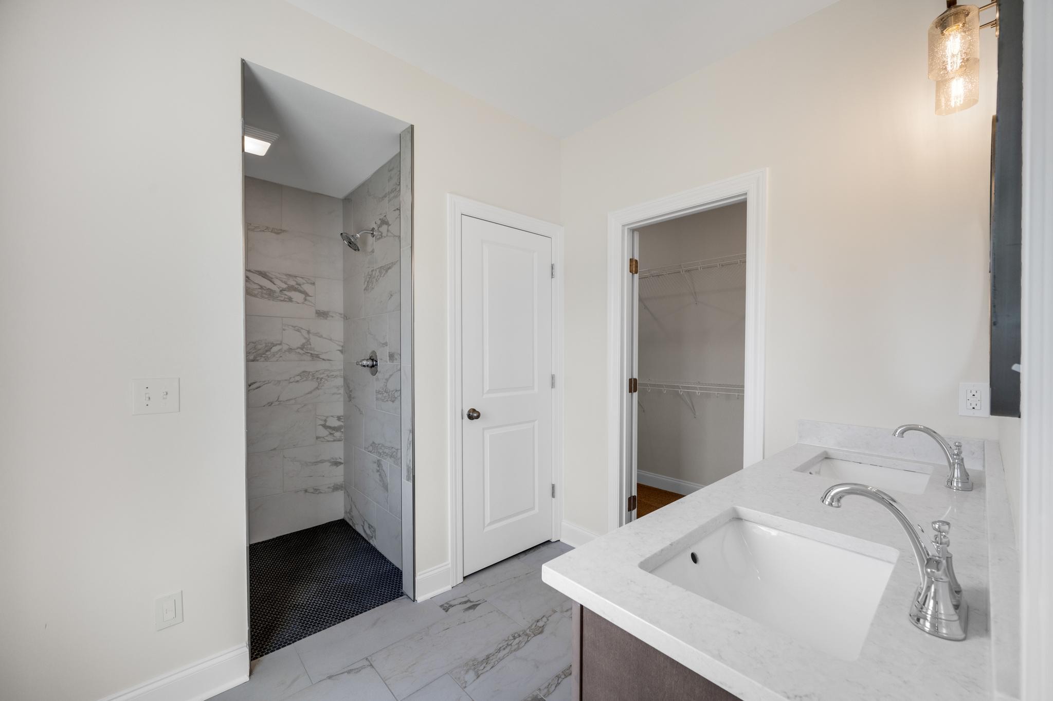 3099 Gwynn Road Lebanon, TN 37090 - Photo 24 of 44 a bathroom with a sink and a bathtub