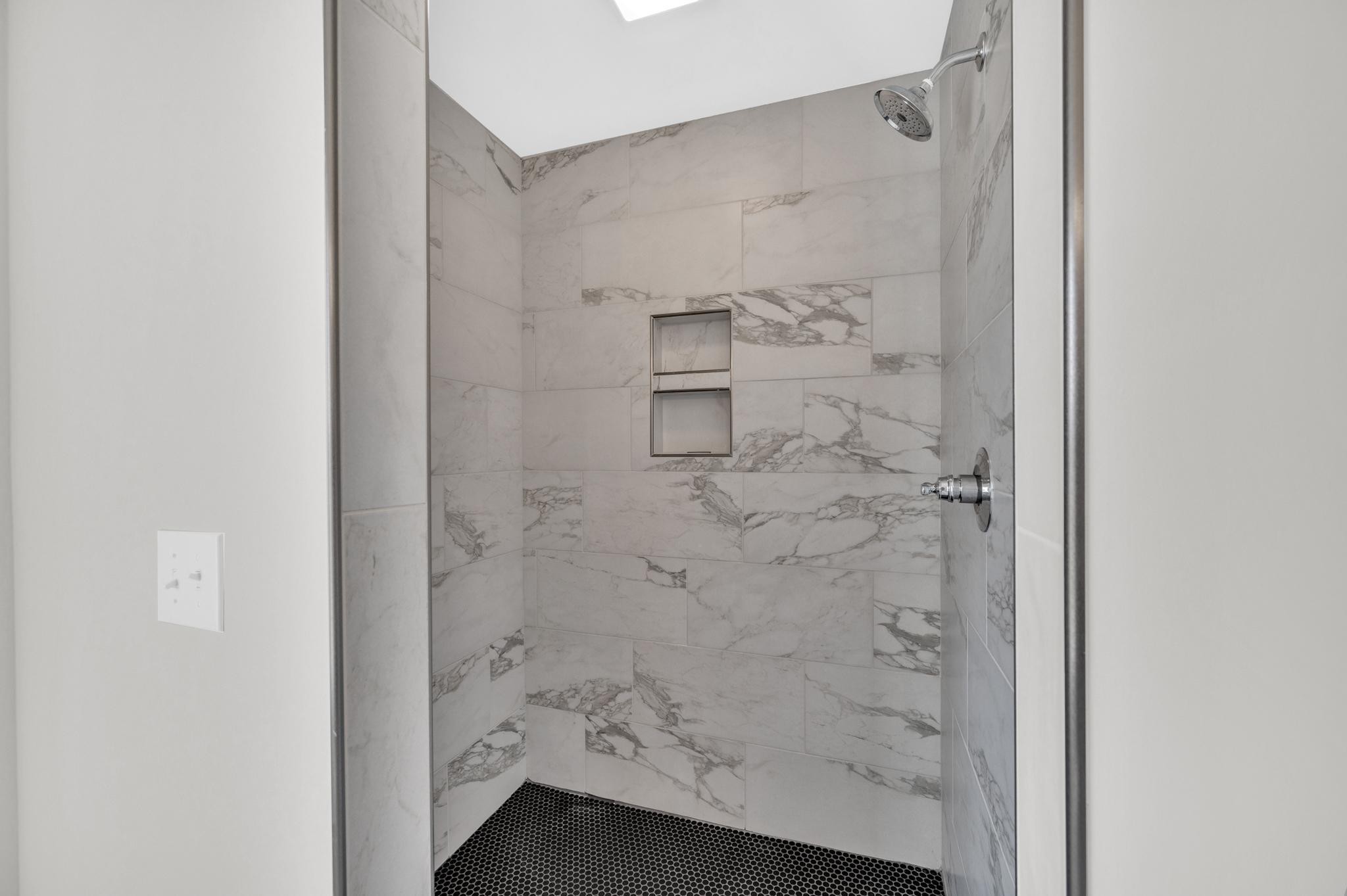 3099 Gwynn Road Lebanon, TN 37090 - Photo 25 of 44 a bathroom with a shower
