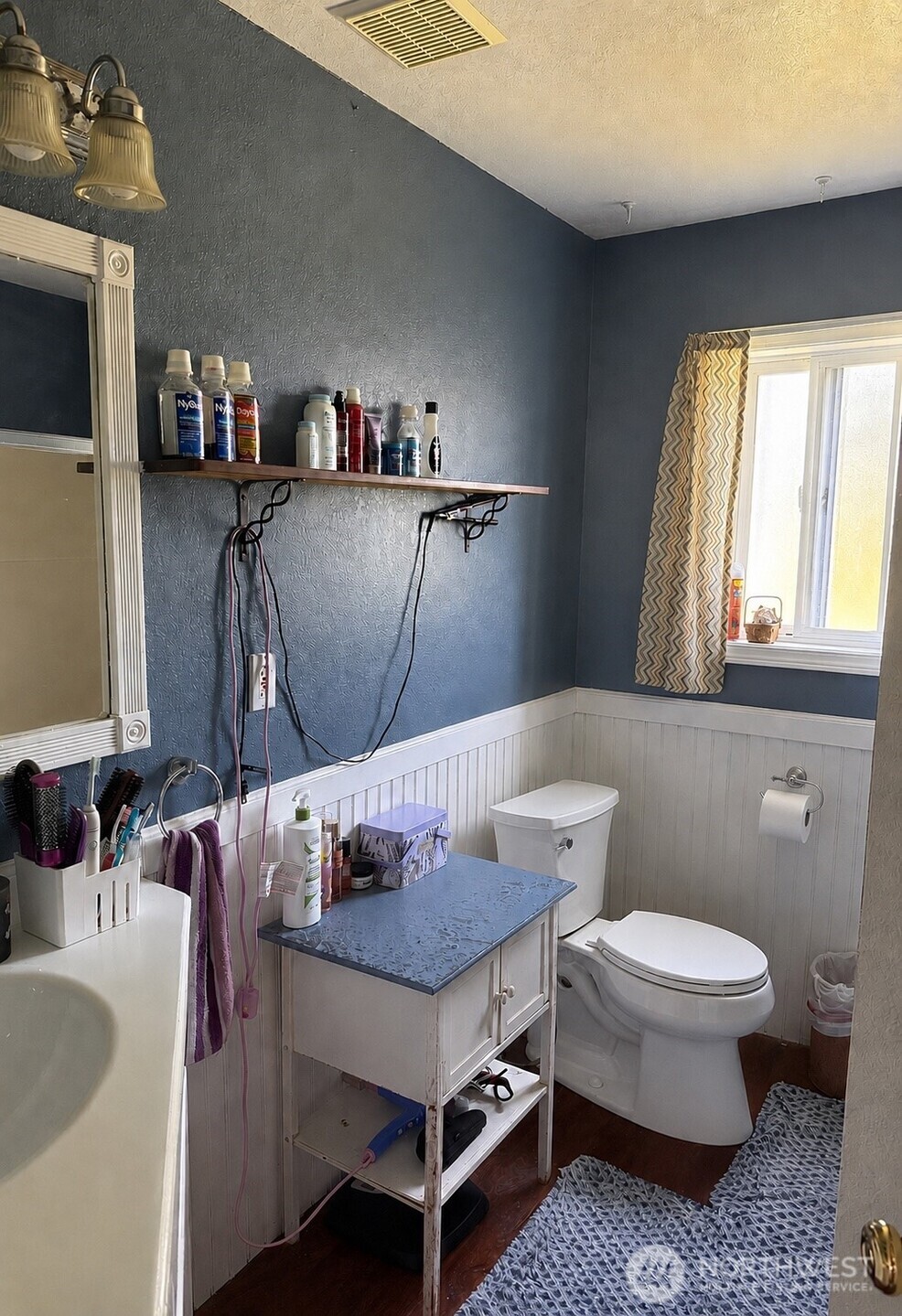 902 Harding Road Aberdeen, WA 98520 - Photo 8 of 18 a bathroom with a toilet a sink and a mirror
