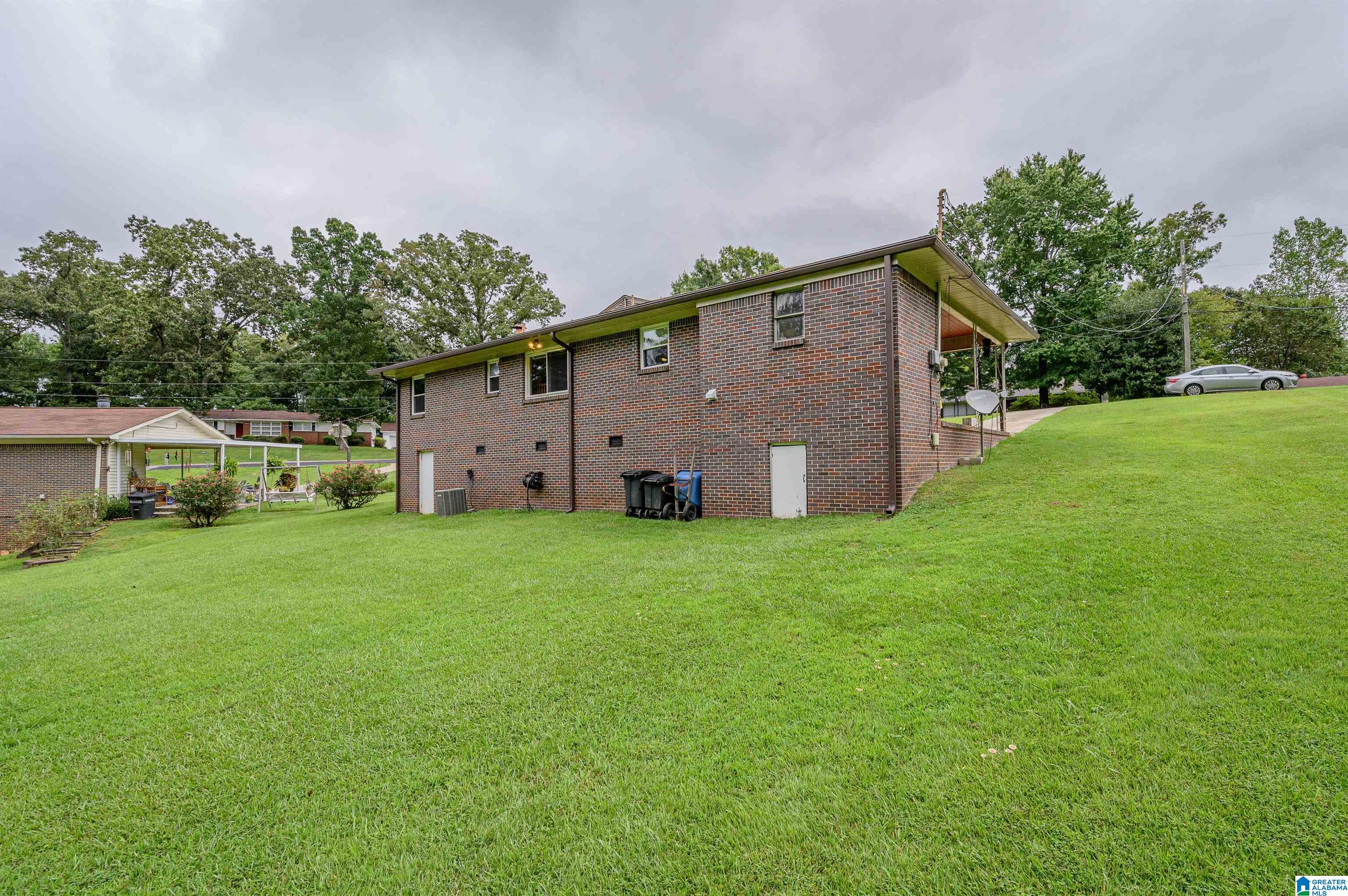 221 Porter Crest Road Graysville, AL 35073 - Photo 4 of 32