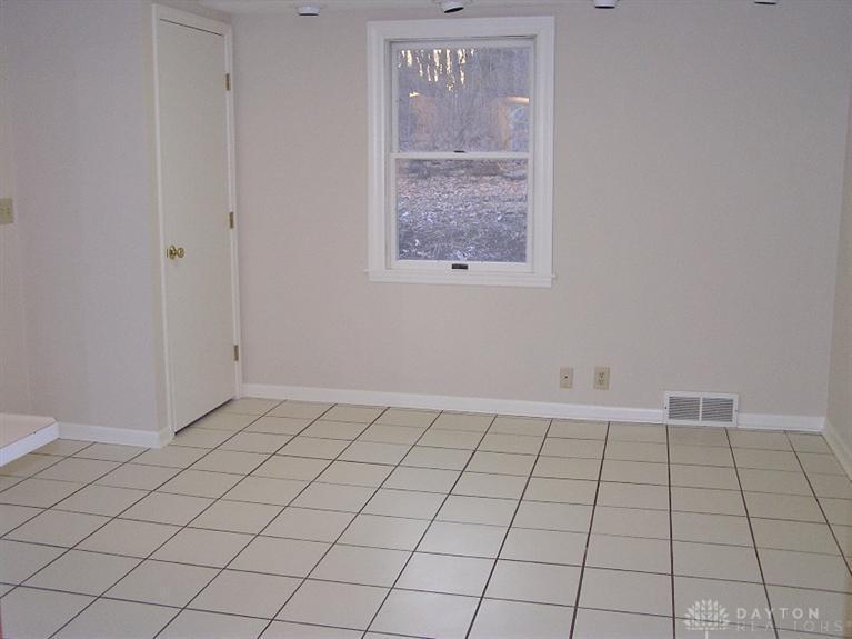7310 Meeker Road Dayton, OH 45414 - Photo 5 of 35