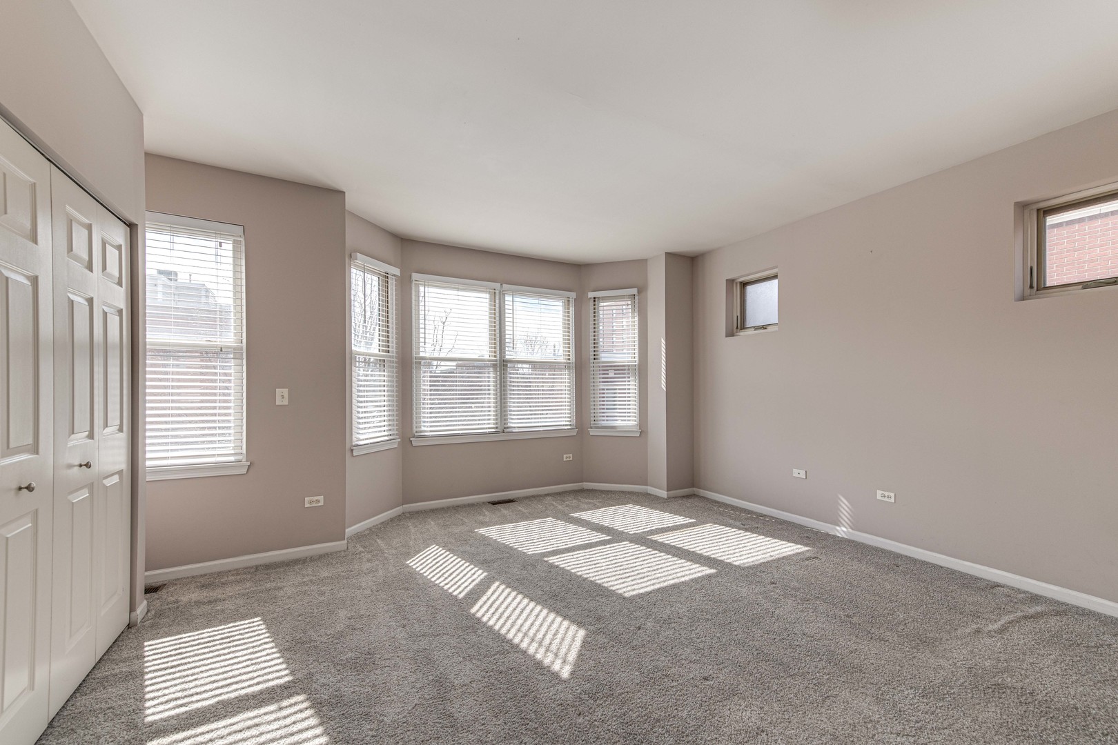736 West 15th Street Chicago, IL 60607 - Photo 13 of 23 a view of an empty room with a window