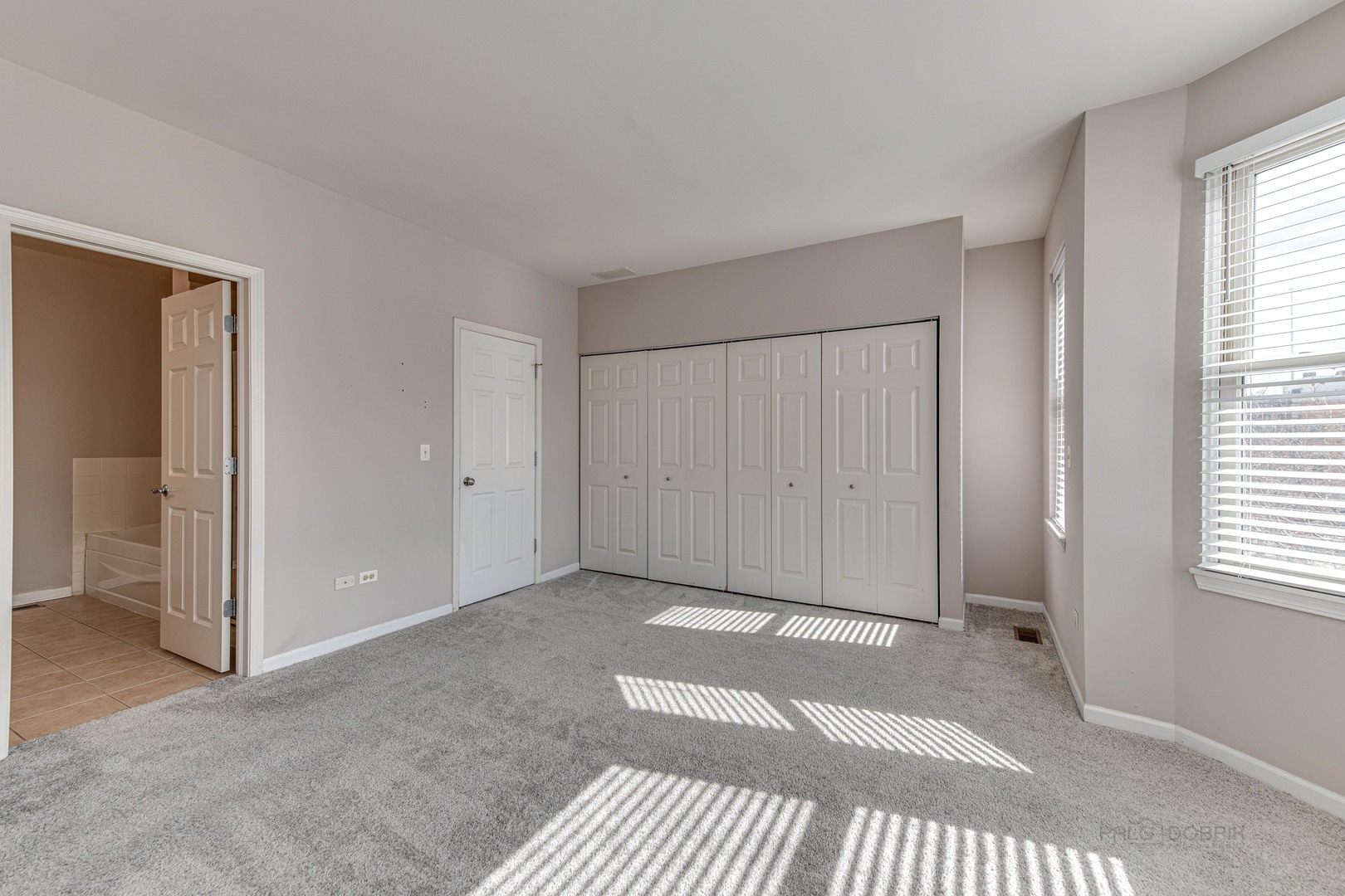 736 West 15th Street Chicago, IL 60607 - Photo 14 of 23 a view of a room that has a window in it