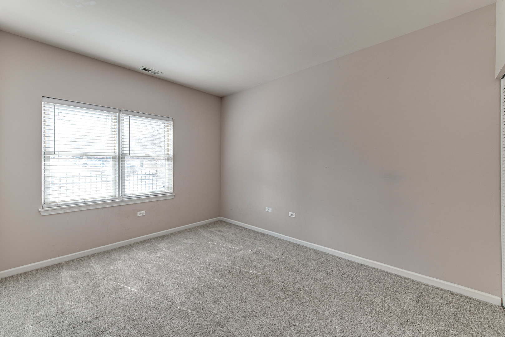 736 West 15th Street Chicago, IL 60607 - Photo 19 of 23 an empty room with a window