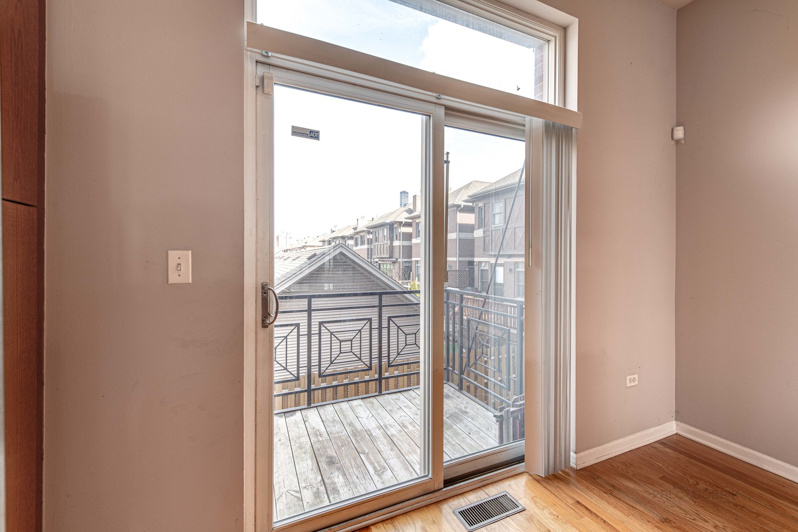 736 West 15th Street Chicago, IL 60607 - Photo 10 of 23 a view of empty room with wooden floor and windows