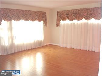512 Wesley Road Springfield, PA 19064 - Photo 7 of 19 Living Room