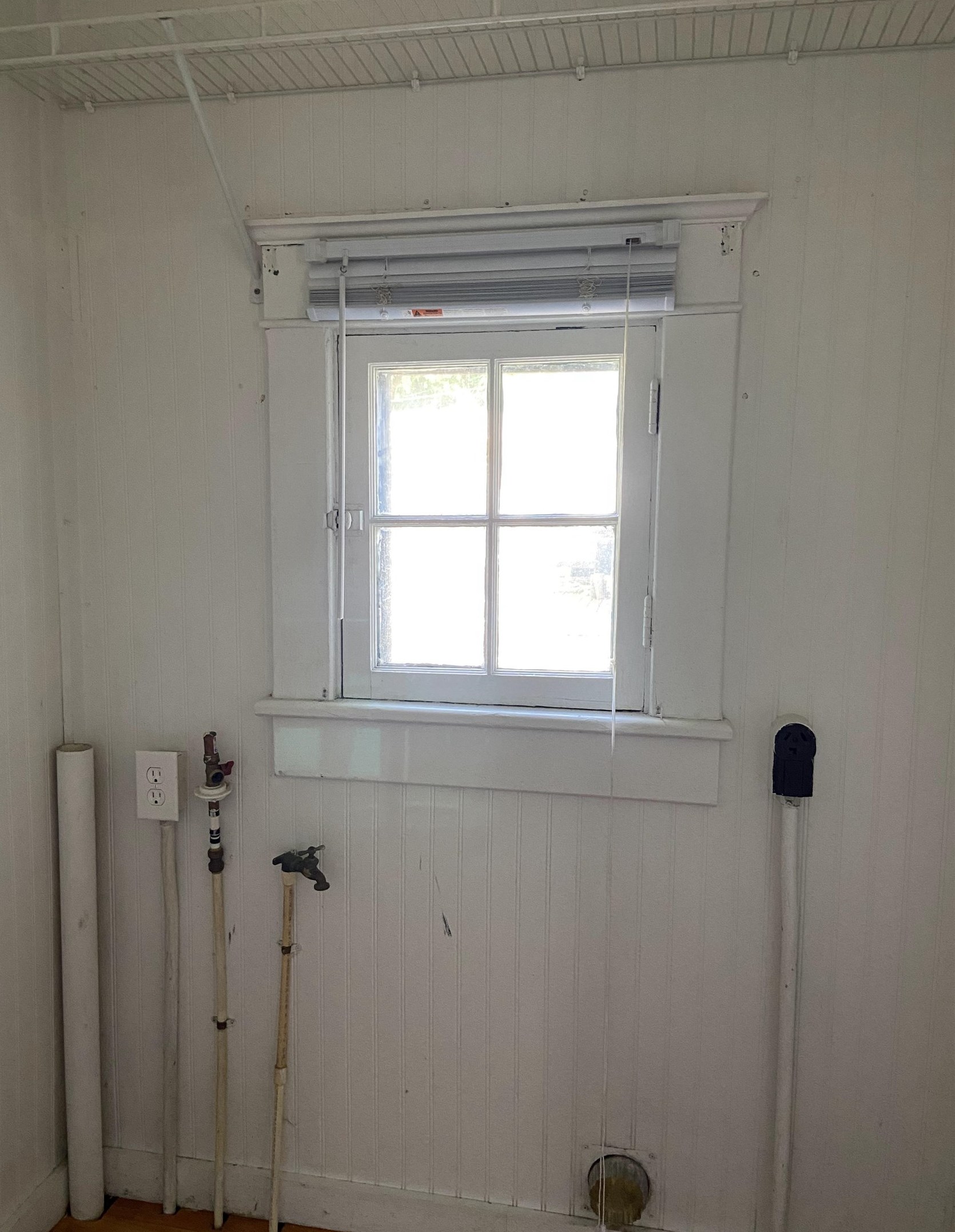 373 South Magnolia Avenue Waynesboro, VA 22980 - Photo 12 of 29 a bathroom with a window and a shower