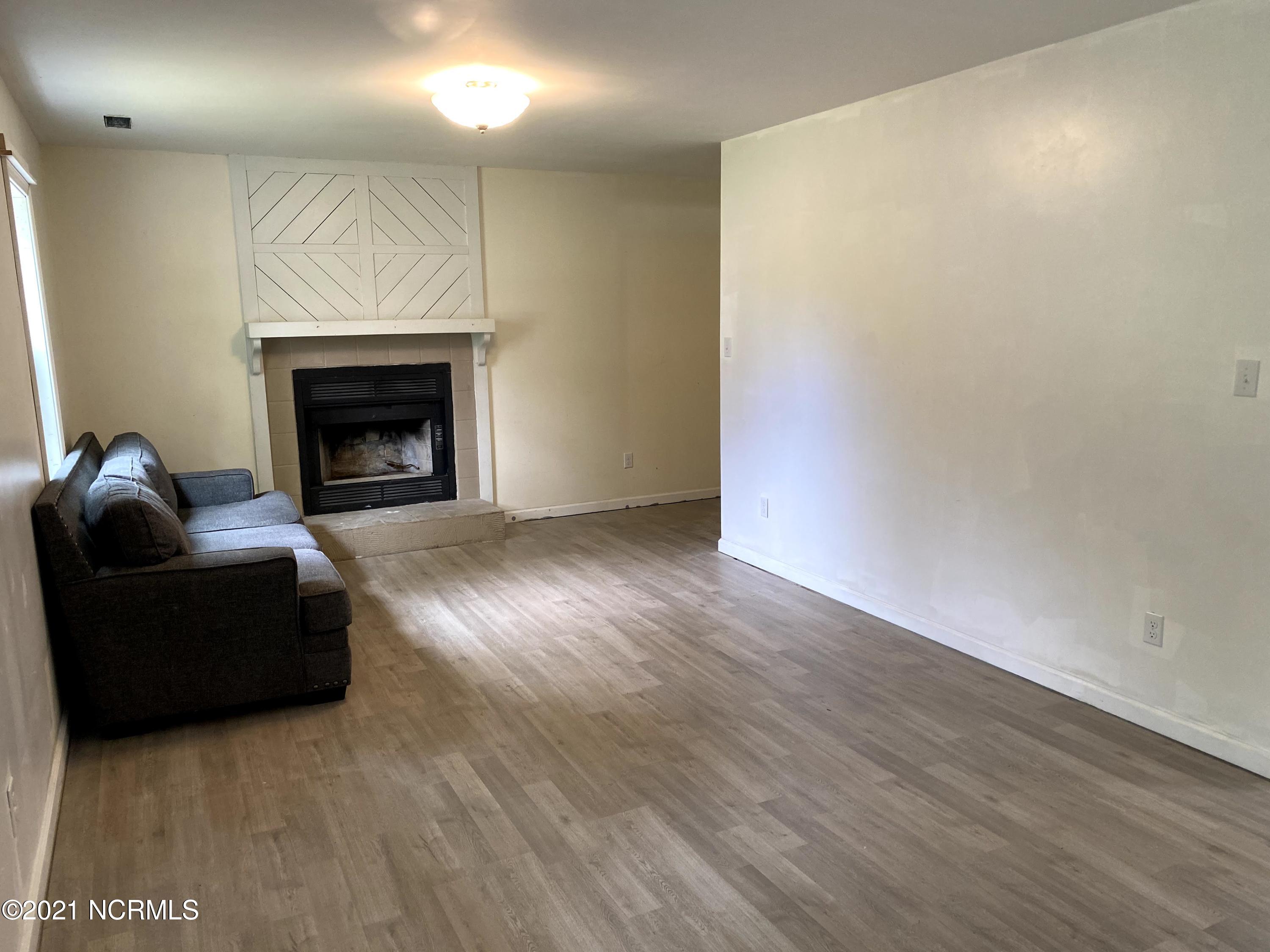 710 North Forty Road Morehead City, NC 28557 - Photo 11 of 69 64426313405__2FE9EED8-C7FA-4B63-8F2F-3CA