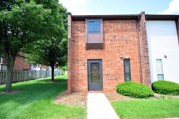 $1,695 | 20 King Arthur Court, Unit 20, Westerville, OH 43081