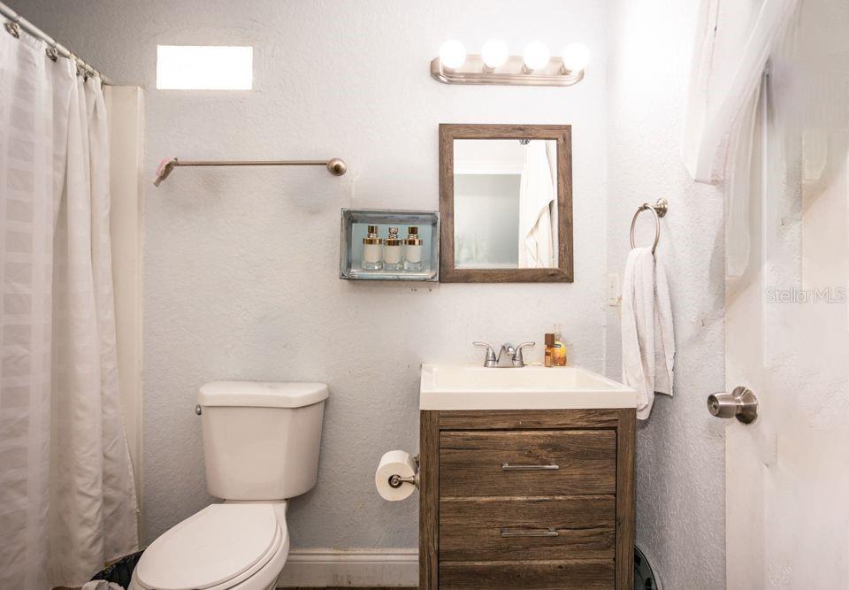 507 South Anderson Street Bunnell, FL 32110 - Photo 6 of 19 a bathroom with a sink a toilet and mirror