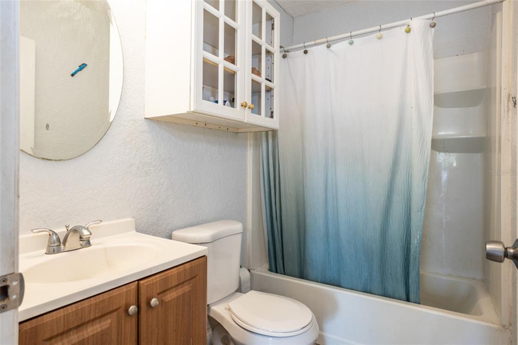 507 South Anderson Street Bunnell, FL 32110 - Photo 9 of 19 a bathroom with a sink a toilet and shower