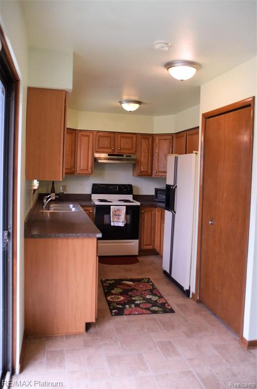 643 Six Mile Road Whitmore Lake, MI 48189 - Photo 5 of 22