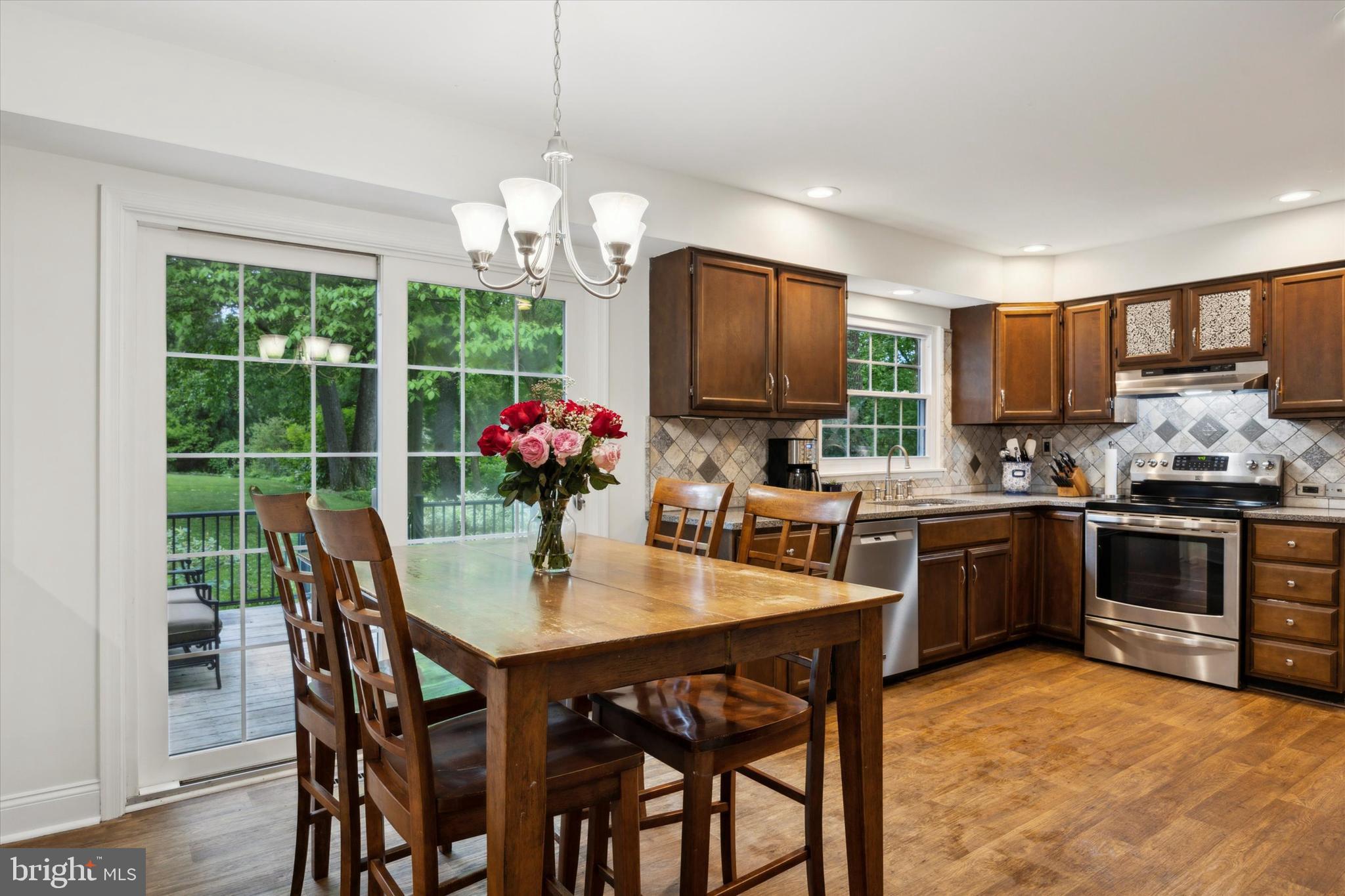 33 Ridge Road Malvern, PA 19355 - Photo 8 of 31 Eat-in Kitchen w/back yard views & slider to deck