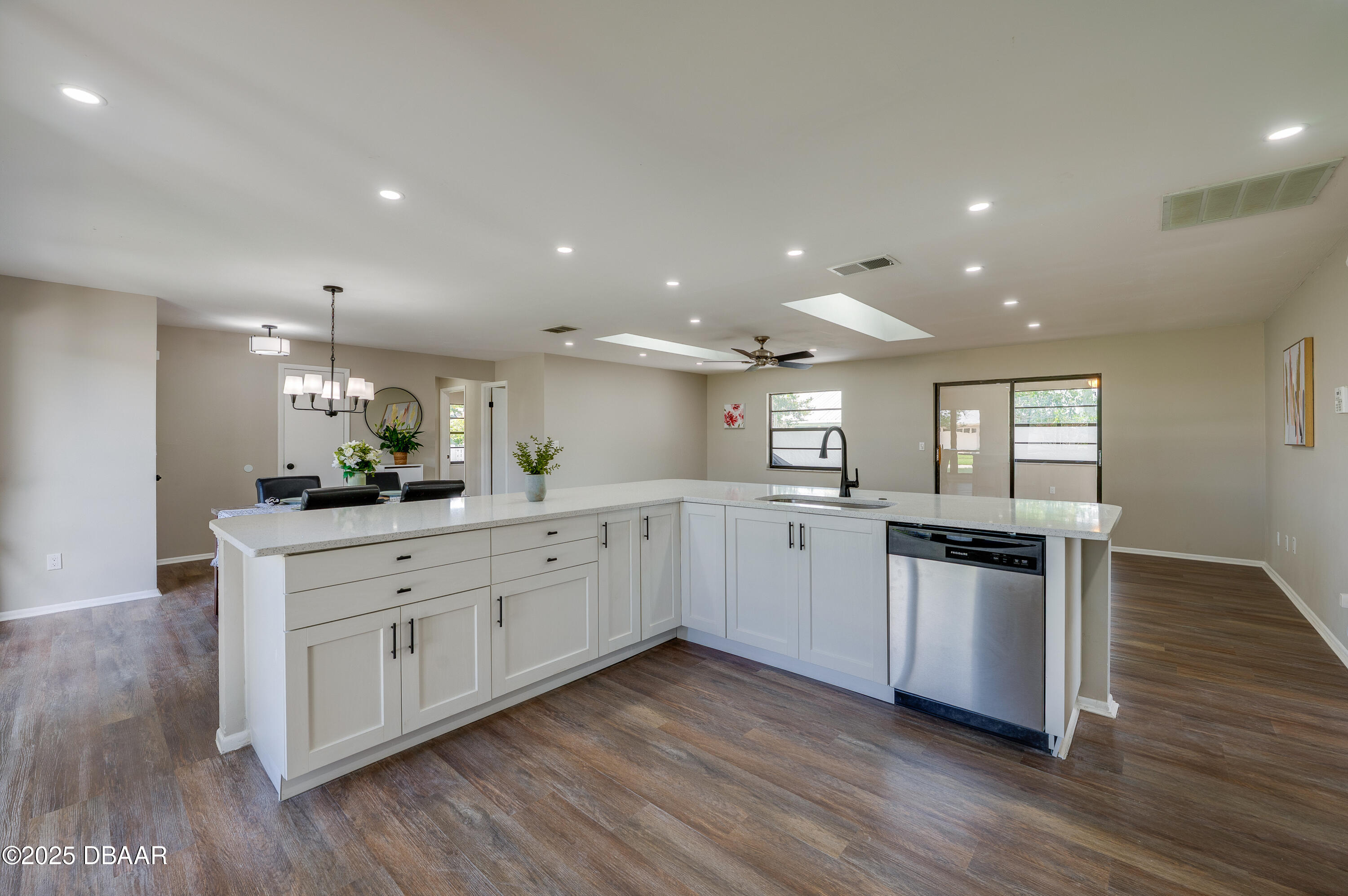 410 Sea Hawk Court Edgewater, FL 32141 - Photo 11 of 39 Kitchen