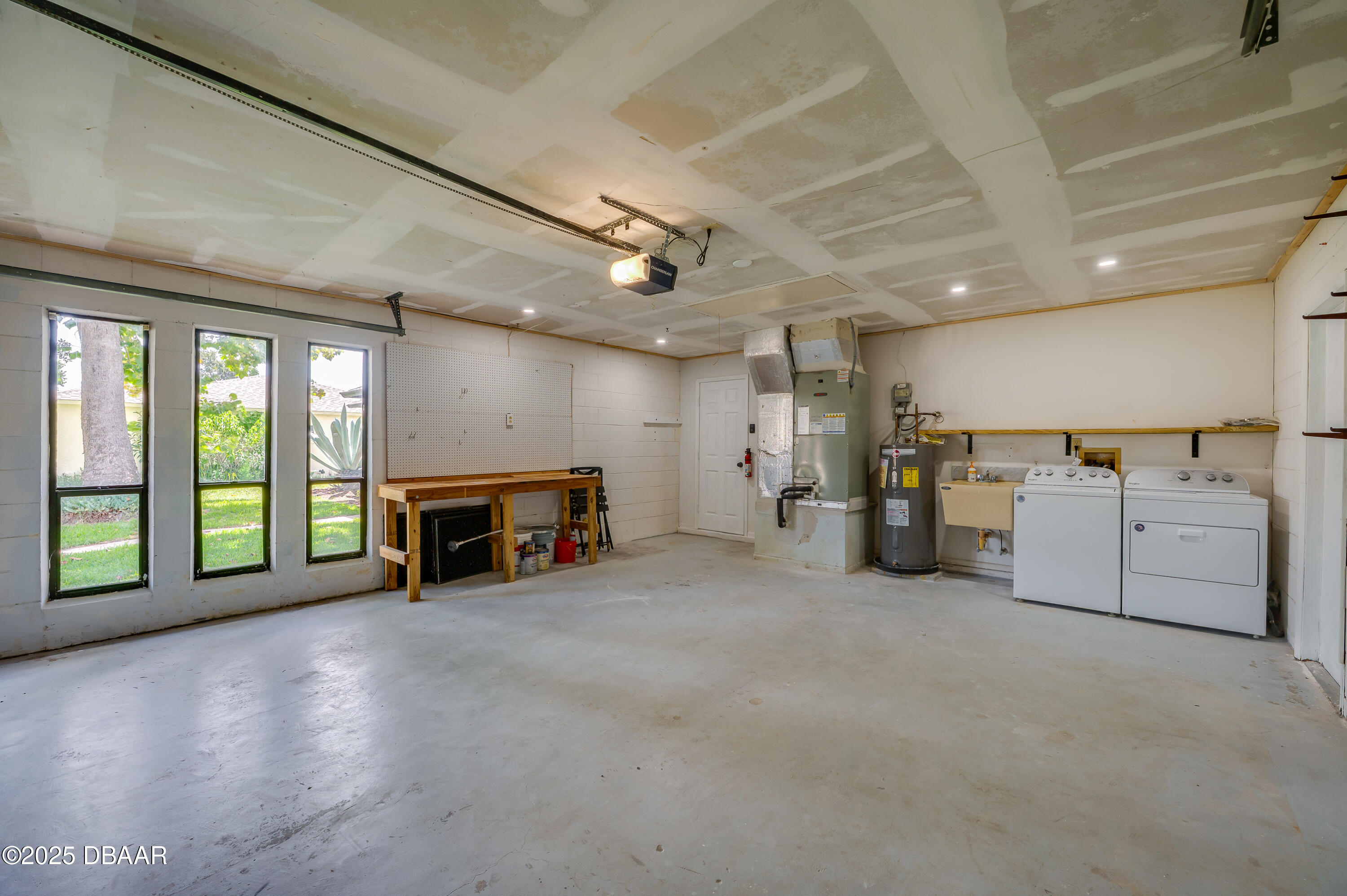 410 Sea Hawk Court Edgewater, FL 32141 - Photo 29 of 39 Garage