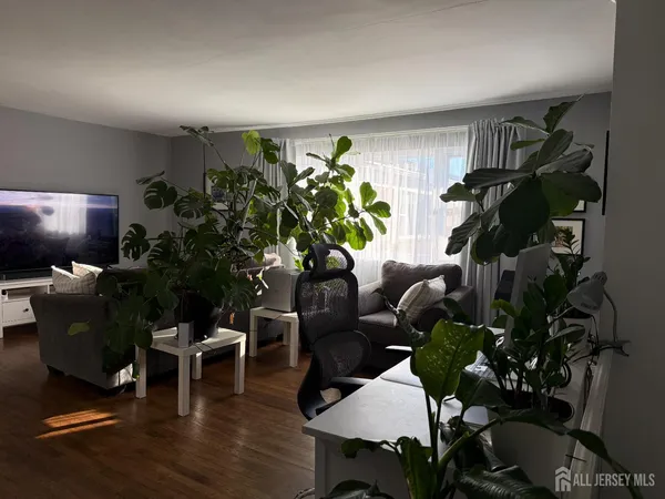 $197,500 | 160 Evergreen Road, Unit 12B, Edison, NJ 08837