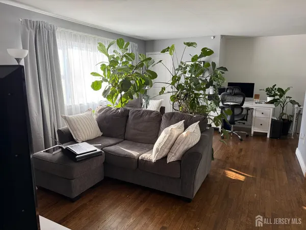 $197,500 | 160 Evergreen Road, Unit 12B, Edison, NJ 08837