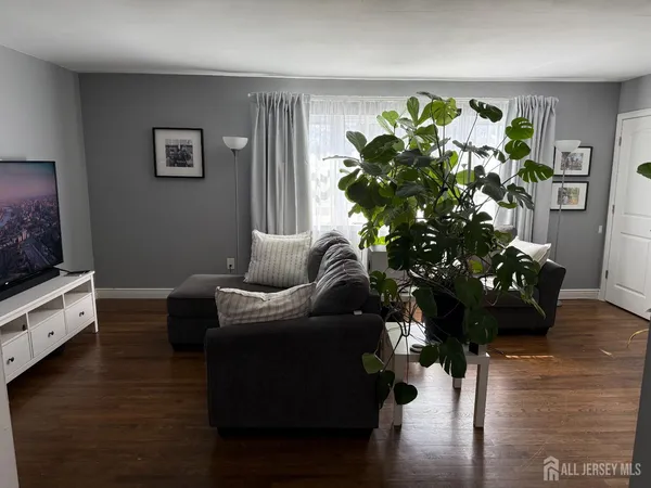 $197,500 | 160 Evergreen Road, Unit 12B, Edison, NJ 08837