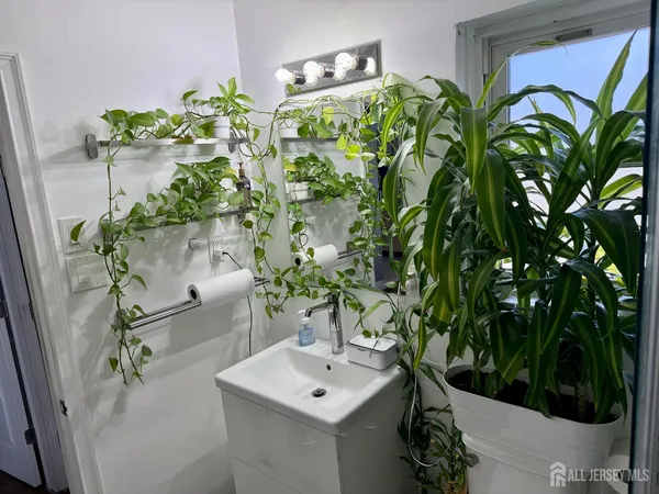 $197,500 | 160 Evergreen Road, Unit 12B, Edison, NJ 08837