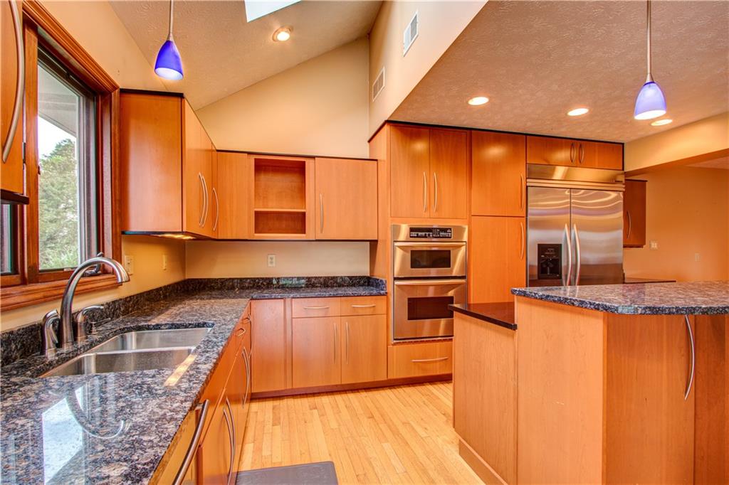 630 Hemlock Road Coraopolis, PA 15108 - Photo 2 of 25 Gallery Image 2