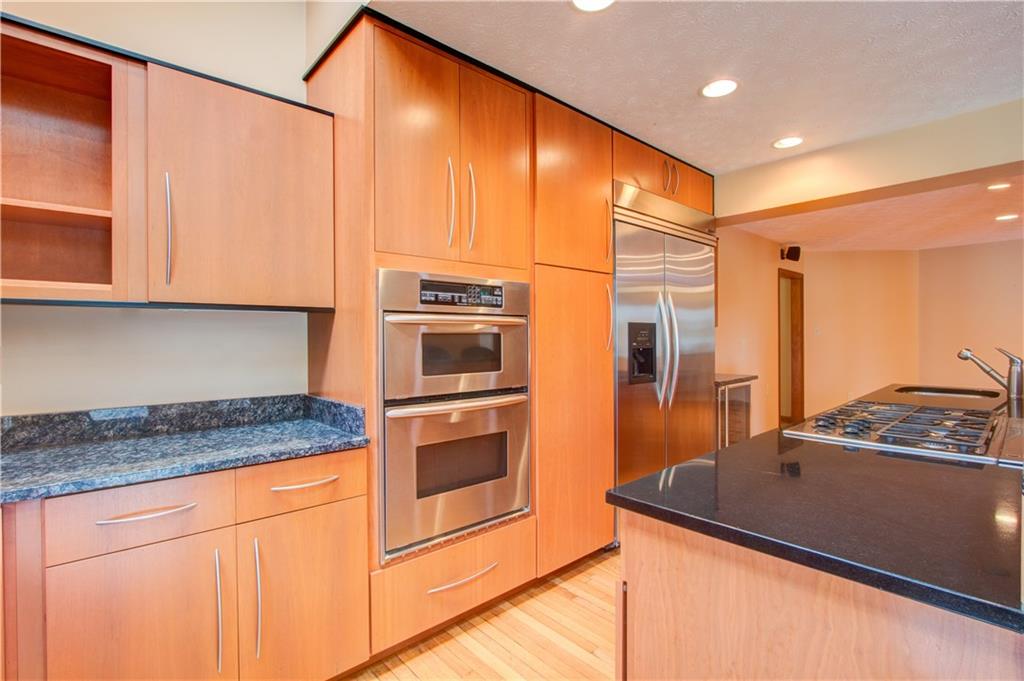 630 Hemlock Road Coraopolis, PA 15108 - Photo 4 of 25 Gallery Image 4
