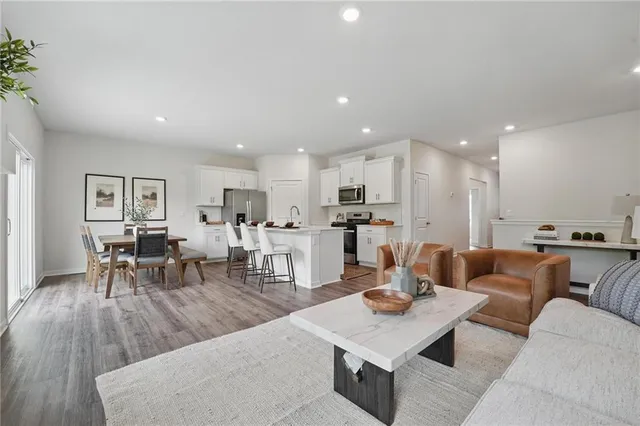 $349,990 | 811 Bentley Drive, Belton, MO 64012