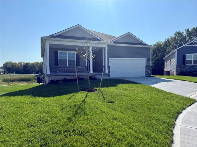 $349,990 | 811 Bentley Drive, Belton, MO 64012
